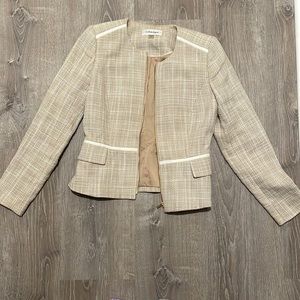 Only wore once, doesn’t fit anymore.